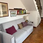 Ester Lakehouse, Graziosa Casa Indipendente Holiday home