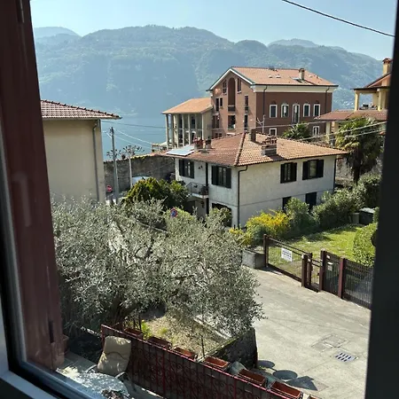 Ester Lakehouse, Graziosa Casa Indipendente Holiday home *