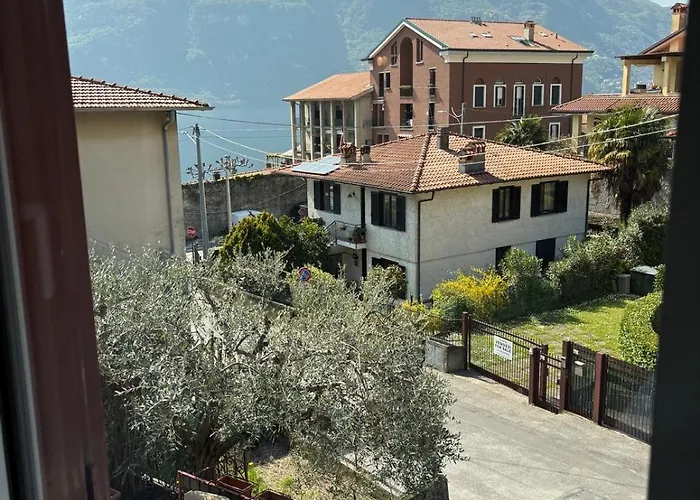 Ester Lakehouse, Graziosa Casa Indipendente 別荘 *