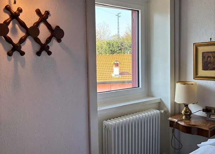 Ester Lakehouse, Graziosa Casa Indipendente 別荘