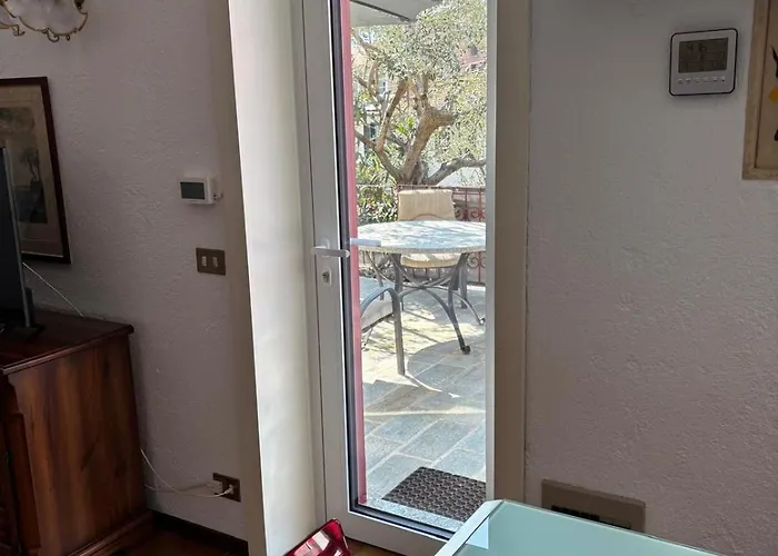 Ester Lakehouse, Graziosa Casa Indipendente Льерна