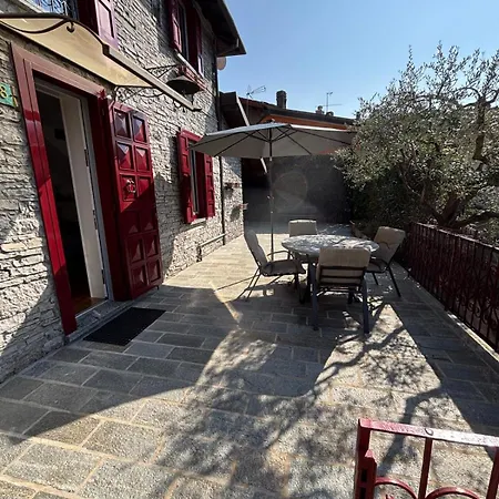 Prázdninový dům Ester Lakehouse, Graziosa Casa Indipendente