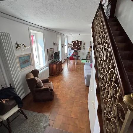 Ester Lakehouse, Graziosa Casa Indipendente